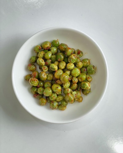 Spicy peas